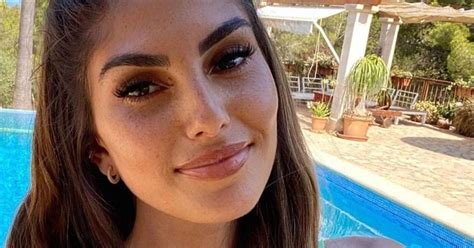 yeliz koc bikini|Yeliz Koc teilt Bikinifoto – Fans werfen ihr Bildearbeitung vor.